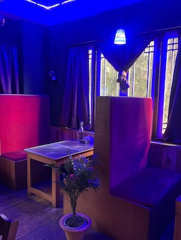 jeerosh hotel and lodge