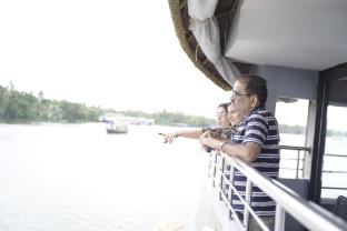 casino luxury houseboats