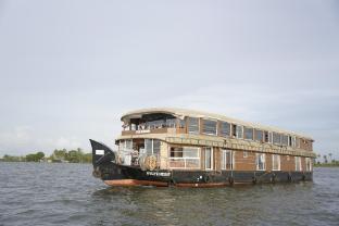 casino luxury houseboats