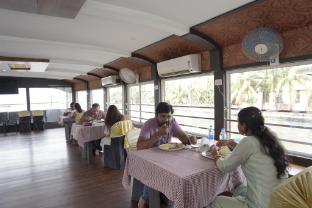 casino luxury houseboats