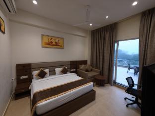 Neelam Orchid,,2 star