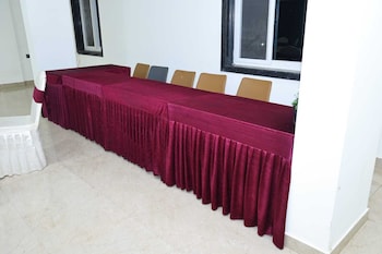 hotel vista airport zone