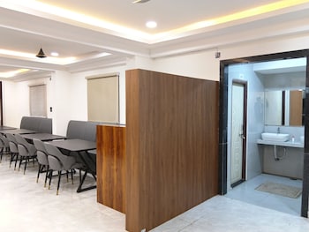 hotel vista airport zone