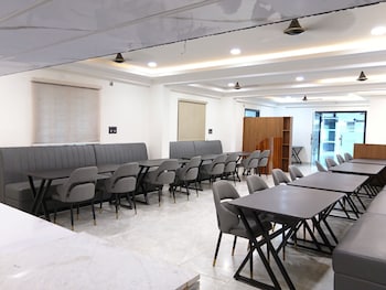 hotel vista airport zone