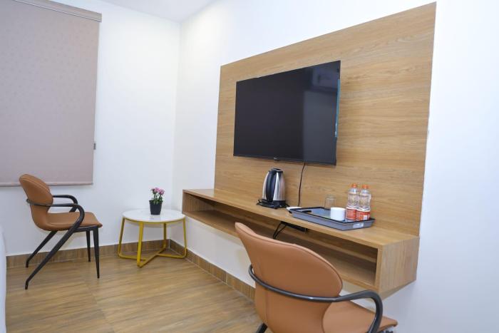 hotel vista airport zone