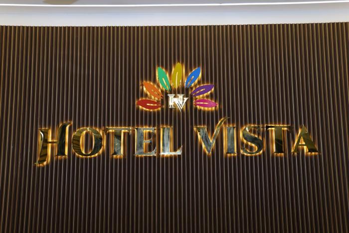 hotel vista airport zone