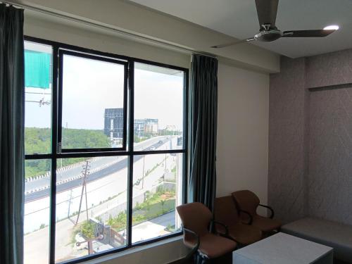 hotel vista airport zone