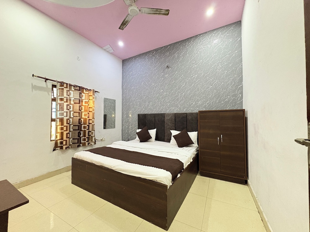 the grand plaza agra