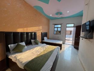 the grand plaza agra