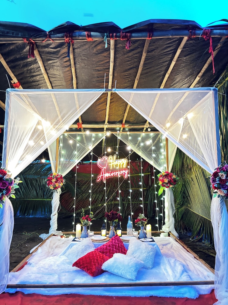 sea royal rooms and cafe