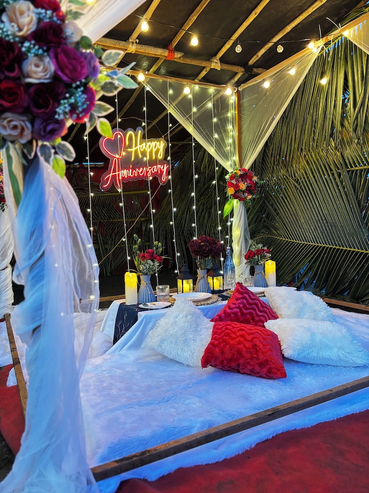 sea royal rooms and cafe