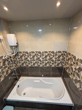 sea royal rooms and cafe