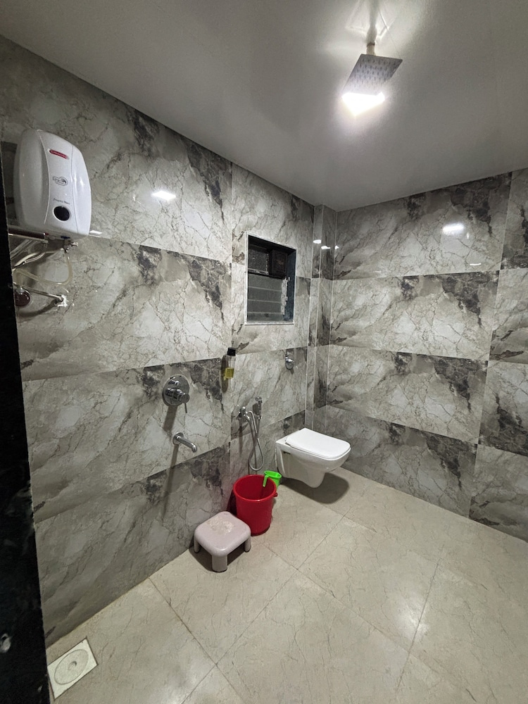 sea royal rooms and cafe