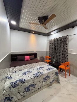 sea royal rooms and cafe