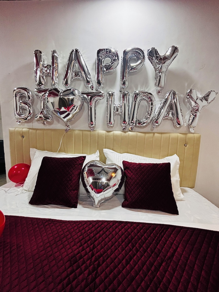 sea royal rooms and cafe