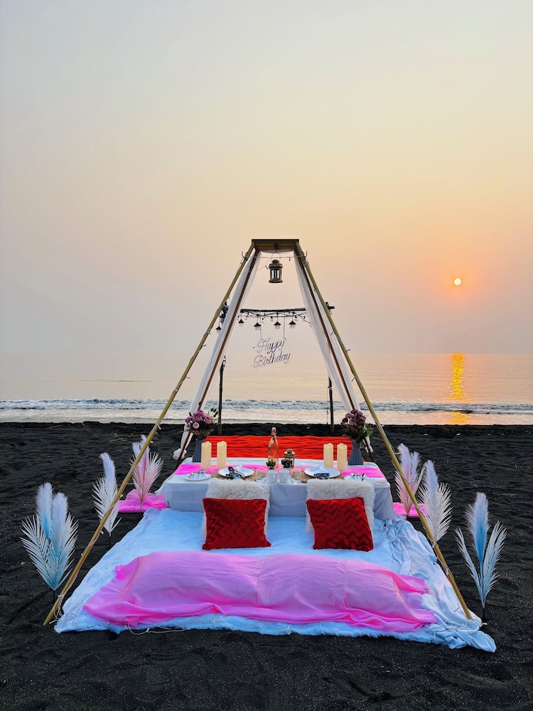 sea royal rooms and cafe