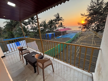 sea royal rooms and cafe