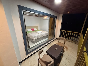 sea royal rooms and cafe