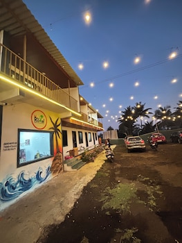 sea royal rooms and cafe