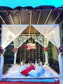 sea royal rooms and cafe