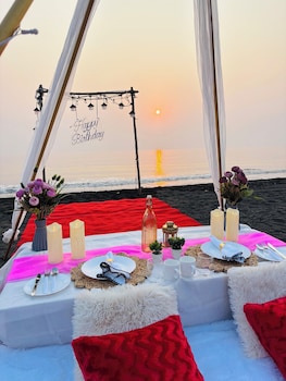 sea royal rooms and cafe