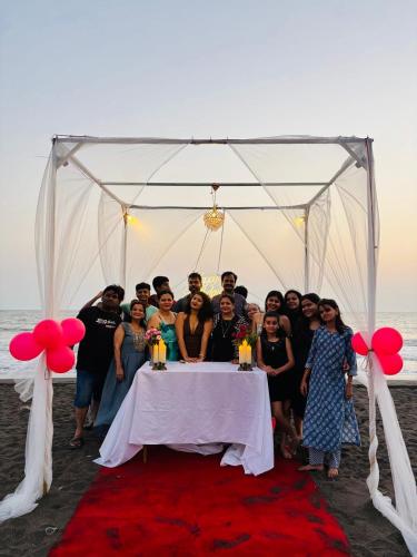 sea royal rooms and cafe