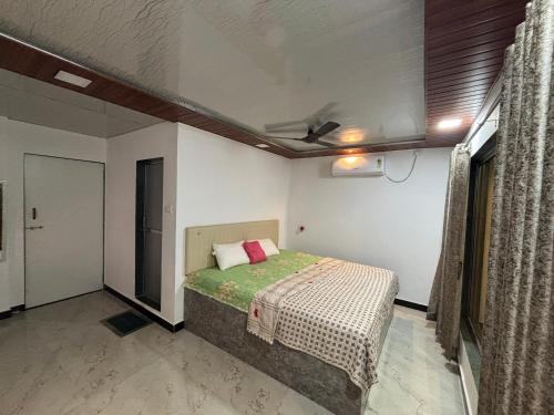 sea royal rooms and cafe