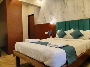 the solitaire residency