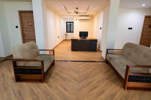 The Paradise International Hotel,,4 star