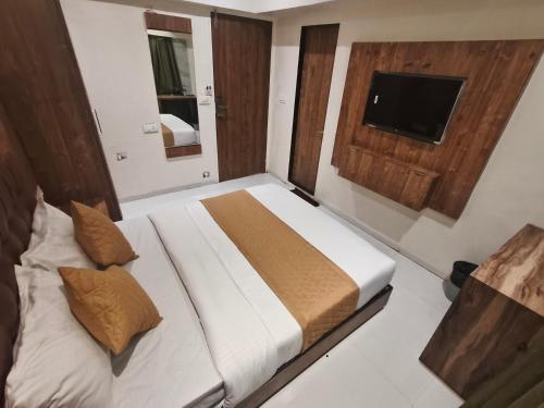 Hotel West Line Andheri,,3 star