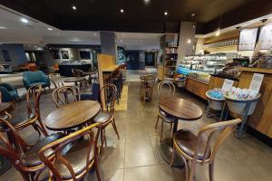 village hotel leeds north