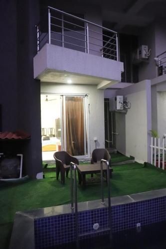 Ivy Bliss Studio With Common Pool, B 14, Karjat,,3 star