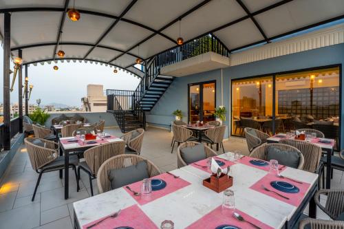 sita royal lakside chalet