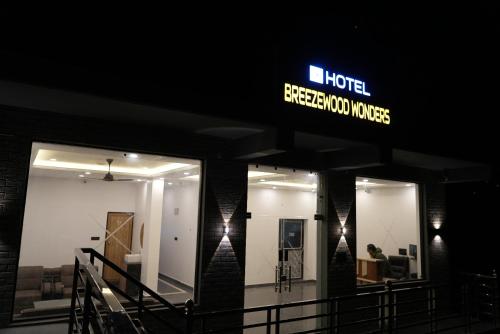hotel breezewood wonders