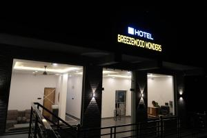hotel breezewood wonders