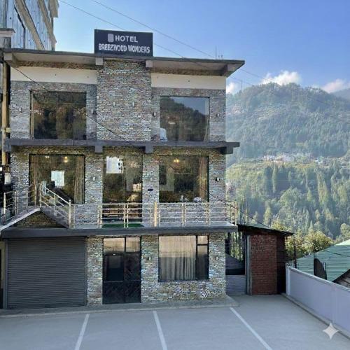 hotel breezewood wonders