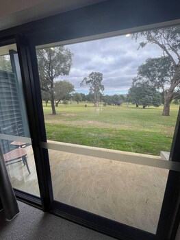 Harden Country Club Motel,,3 star