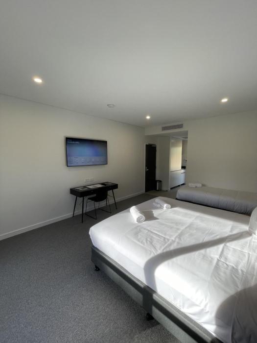 harden country club motel