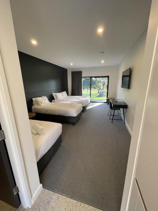 harden country club motel
