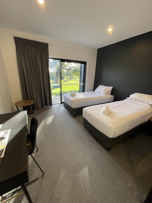 harden country club motel