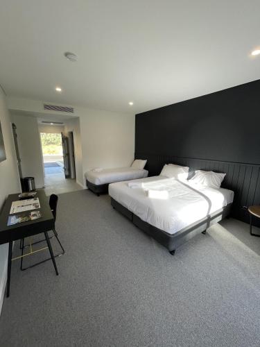 harden country club motel