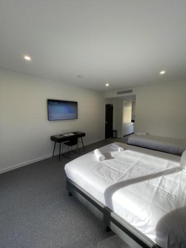 harden country club motel