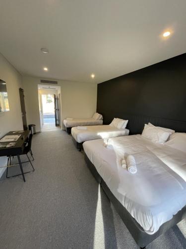 harden country club motel