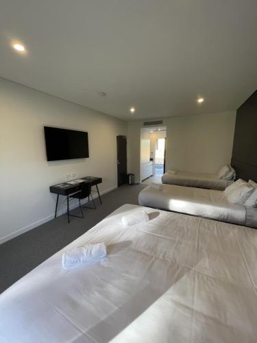 harden country club motel