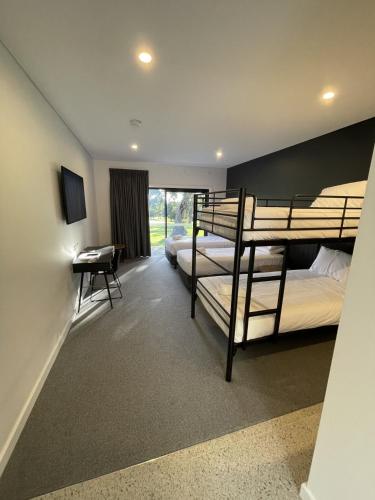harden country club motel