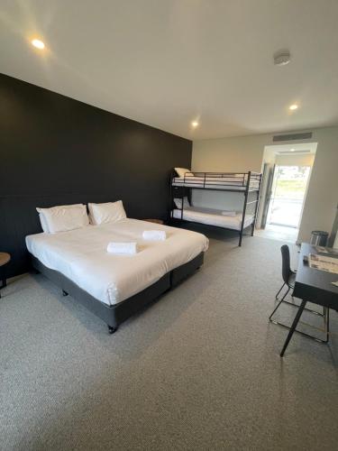 harden country club motel