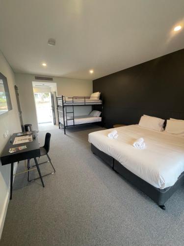 harden country club motel