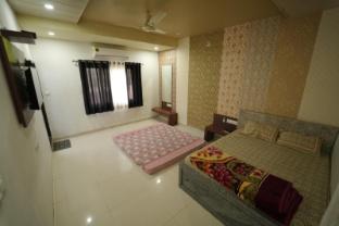 Hotel Pawar Palace And Restaurant,,3 star