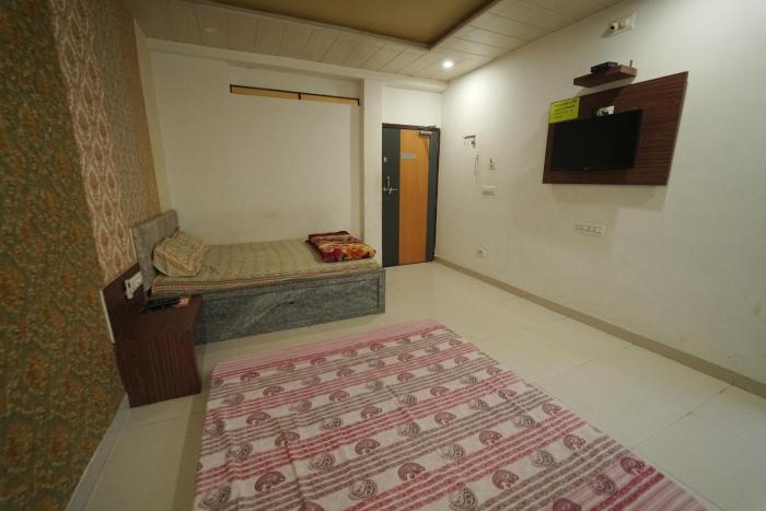 hotel pawar palace and restaurant