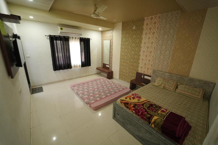 hotel pawar palace and restaurant